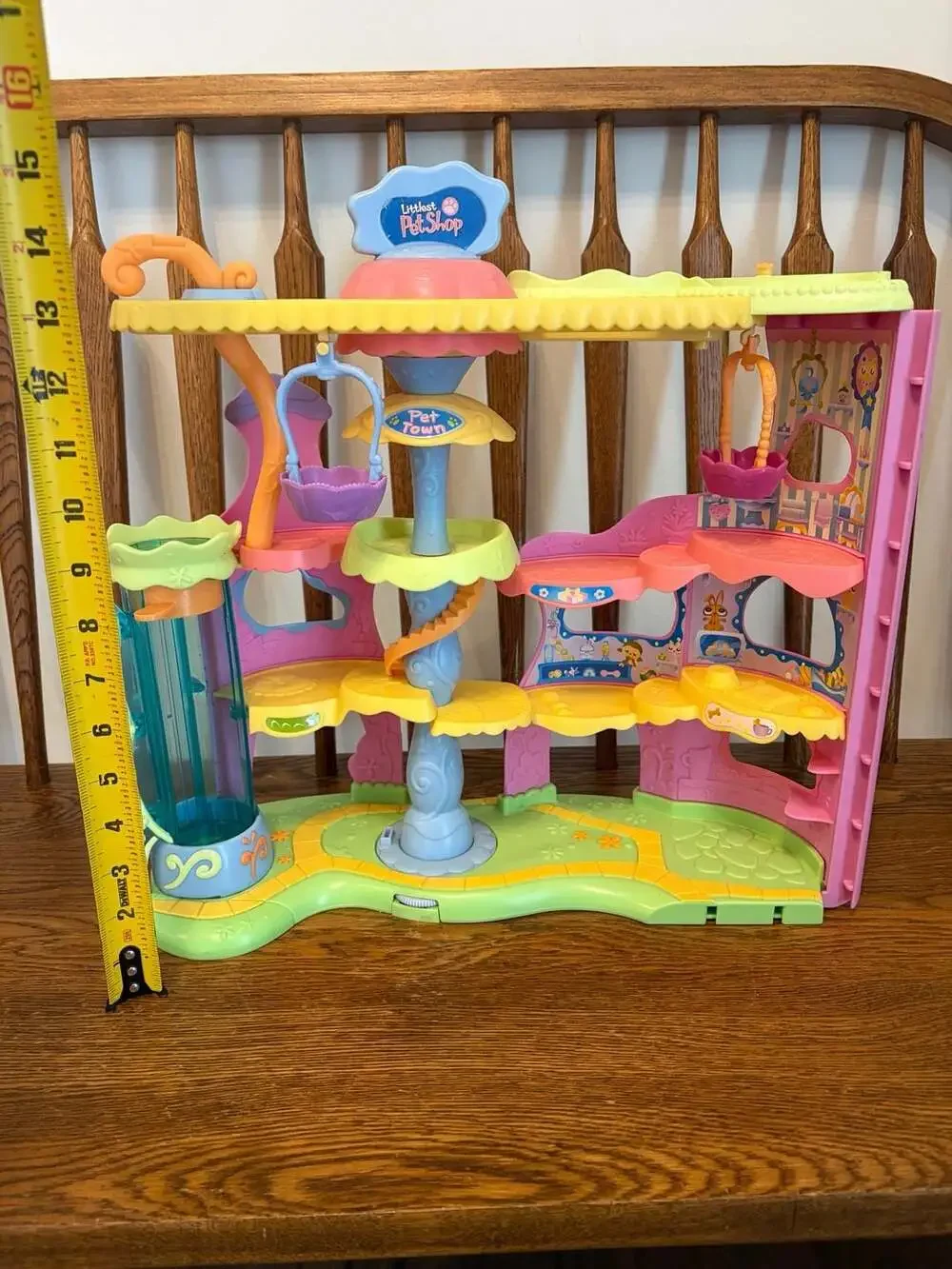 Hasbro Littlest Pet Shop Round n Round Pet Town Playset